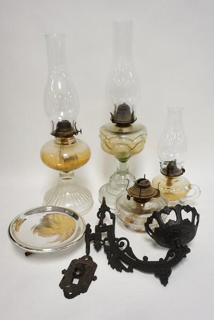 4 ANTIQUE KEROSENE LAMPS (1 of 1)