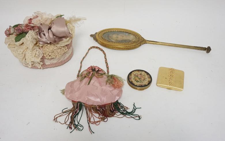 LOT OF LADY'S ACCESSORIES: LOT OF LADY'S ACCESSORIES, BEVELED HAND MIRROR W/PORTRAIT, 2 COMPACTS, PURSE & CLOTH DECORATED COVERED BASKET