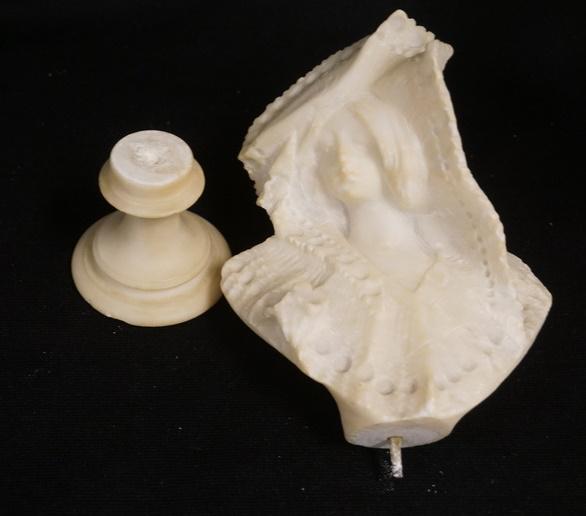 SMALL MARBLE BUST OF A LADY (1 of 2)