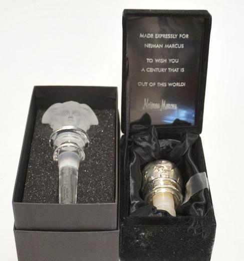 2 STOPPERS IN BOXES, VERSACE & NEIMAN MARCUS: 2 STOPPERS IN BOXES, VERSACE & NEIMAN MARCUS, 2001, LARGEST IS 5 IN