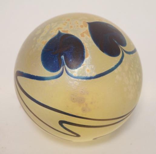 ROBERT EICHOLT HEART & VINE PAPERWEIGHT (1 of 2)
