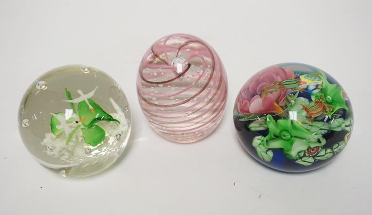 3 INTERNALLY DECORATED PAPERWEIGHTS (1 of 3)