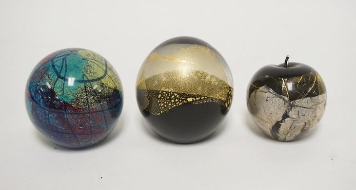 3 INTERNALLY DECORATED PAPERWEIGHTS (1 of 2)