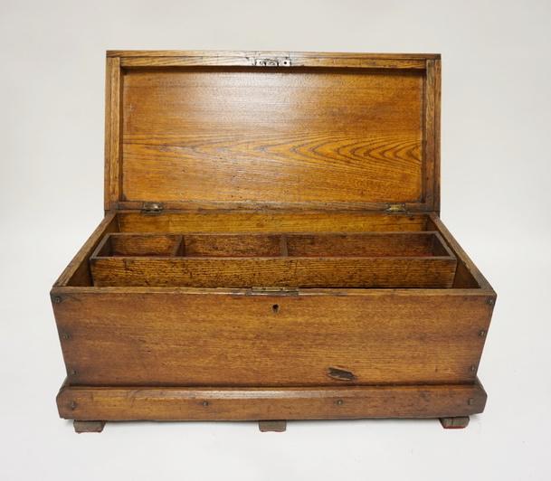 SMALL WOODEN TOOL CHEST W/SLIDING TRAY (1 of 4)