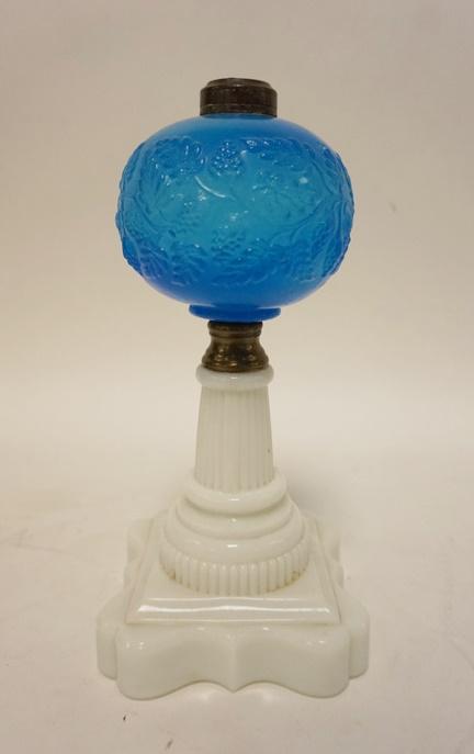 ANTIQUE BLUE KEROSENE LAMP (1 of 2)