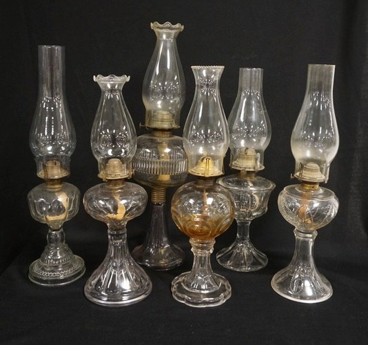 GROUP OF 6 ANTIQUE KERORSENE LAMPS: GROUP OF 6 ANTIQUE KERORSENE LAMPS, TALLEST IS 21 IN