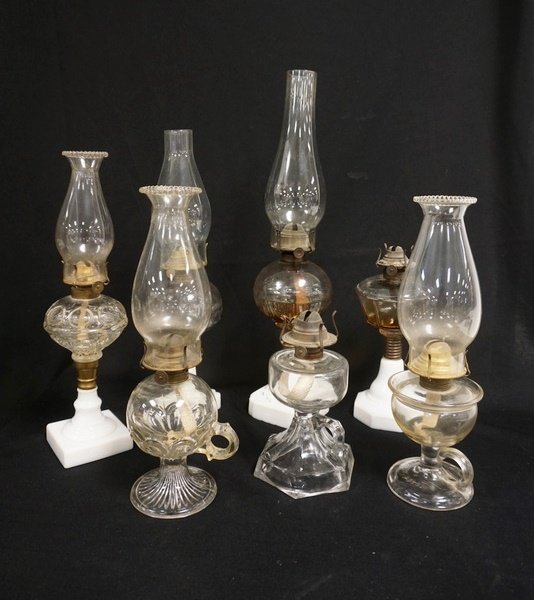 GROUP OF 7 ANTIQUE KERORSENE LAMPS: GROUP OF 7 ANTIQUE KERORSENE LAMPS, ONE HAS A PATENT DATE OF SEPT 20, 1970, 4 HAVE MILK GLASS BASES, TALLEST IS 20 1/2 IN