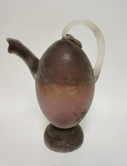 GINO CENEDESE MURANO BLOWN GLASS VESSEL: GINO CENEDESE MURANO BLOWN GLASS VESSEL, FRACTURE ON SPOUT COULD BE INTENTIONAL, 12 3/4 IN HIGH