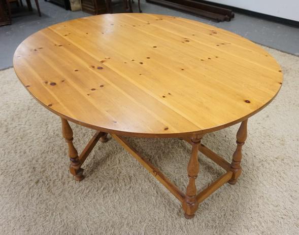 LANE PINE DROP LEAF TABLE: LANE PINE DROP LEAF TABLE, MUSEUM OF AMERICAN FOLK ART AMERICA COLLECTION. 68 IN X 23 1/2 IN CLOSED. DROPS ARE 16 1/2 IN. 29 1/2 IN H