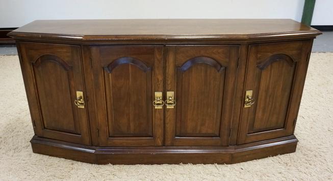 4 DOOR CREDENZA: 4 DOOR CREDENZA W/ TWO INTERIOR SHELVES, 60 INW, 28 IN H
