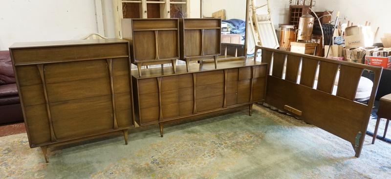 RED LION 5 PIECE MCM BEDROOM SUITE: RED LION 5 PIECE MID CENTURY MODERN BEDROOM SUITE, HIGH CHEST, LOW CHEST W/ MIRROR, 2 NIGHTSTANDS & A KING SIZE HEADBOARD, WEAR TO FINISH. LOW CHEST IS 78 IN W