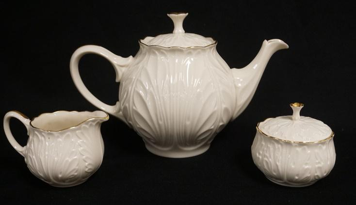 LENOX 3 PIECE TEASET: LENOX 3 PIECE TEASET MADE IN USA, POT IS 7 1/2 IN H