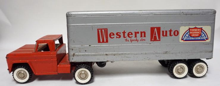 STRUTCO WESTERN AUTO TRACTOR TRAILER: STRUTCO WESTERN AUTO TRACTOR TRAILER, 26 IN LONG