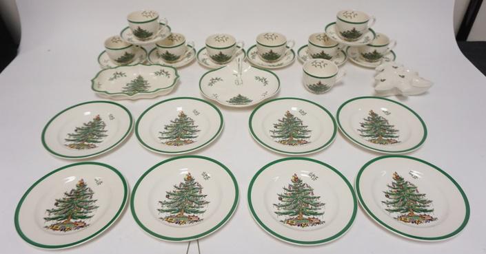 27 PIECE SPODE CHRISTMAS TREE CHINA: 27 PIECE SPODE CHRISTMAS TREE CHINA, LOT INCLUDES A TREE SHAPED BOX NOT SPODE