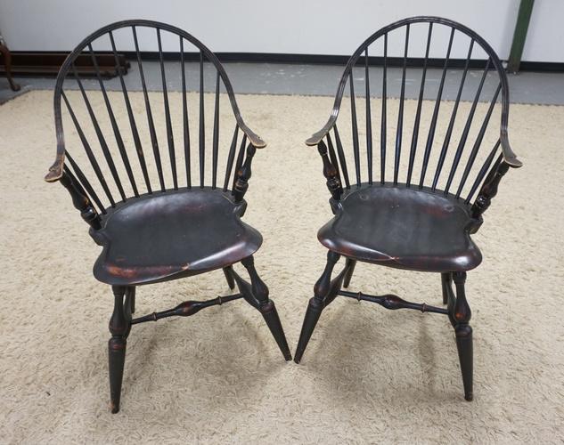 PAIR OF WINDSOR CONTINUOUS ARM CHAIRS: CONTEMPORARY BENCH MADE PAIR OF WINDSOR CONTINUOUS ARM CHAIRS SIGNED WCW.