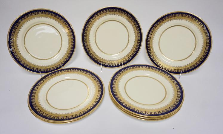 SET OF 8 MINTON PLATES FOR DAVIS COLLAMORE: SET OF 8 MINTON PLATES FOR DAVIS COLLAMORE & CO LTD, COBALT BLUE & GOLD TRIM, 10 3/4 IN