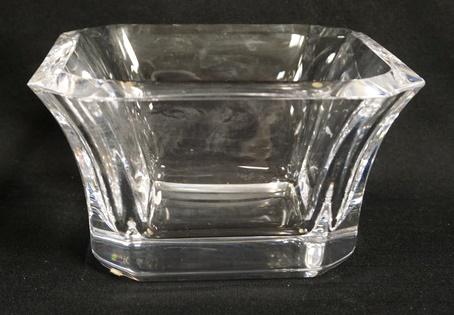 SIGNED ORREFORS CRYSTAL BOWL: SIGNED ORREFORS CRYSTAL BOWL 7 5/8 IN, 4 1/4 IN H GLASS IS 5/8 IN THICK