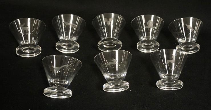SET OF 8 ORREFORS SMALL CRYSTAL GLASSES: SET OF 8 ORREFORS SMALL CRYSTAL GLASSES W/ETCHED ANIMALS, MOOSE, FOX, ETC, ONE HAS A LEAF DESIGN