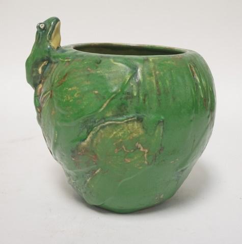 WELLER COPPERTONE POT W/ FROG ON THE RIM (1 of 4)