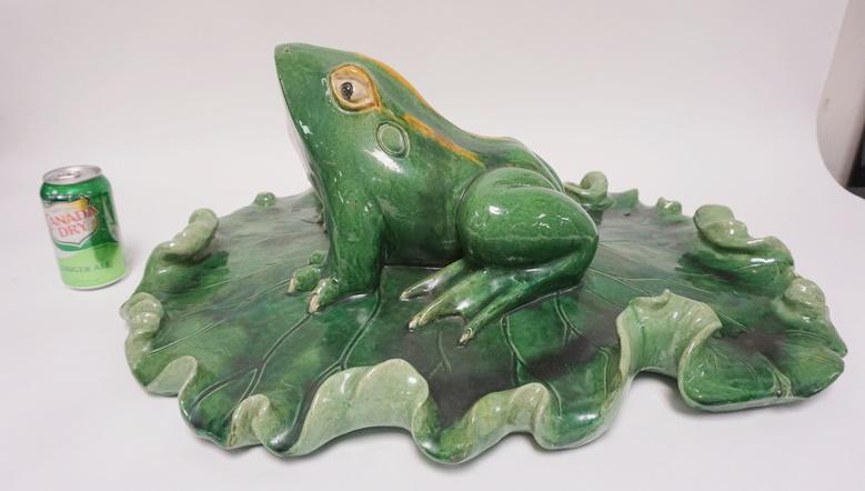 VERY LARGE ART POTTERY FROG ON A LILLY PAD (1 of 7)