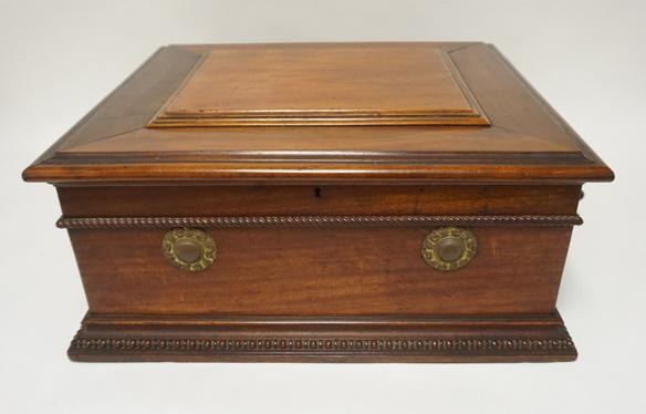 REGINA DISC MUSIC BOX (1 of 7)