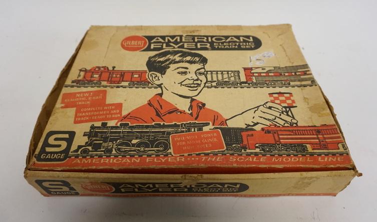 GILBERT AMERICAN FLYER TRAIN SET (1 of 2)
