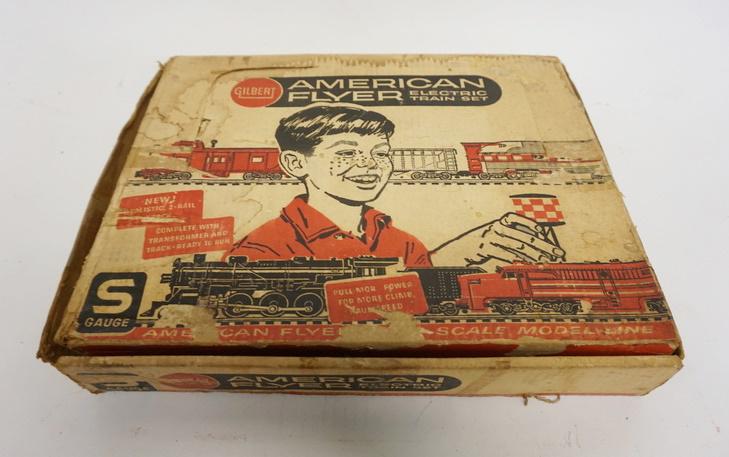 GILBERT AMERICAN FLYER TRAIN SET (1 of 2)