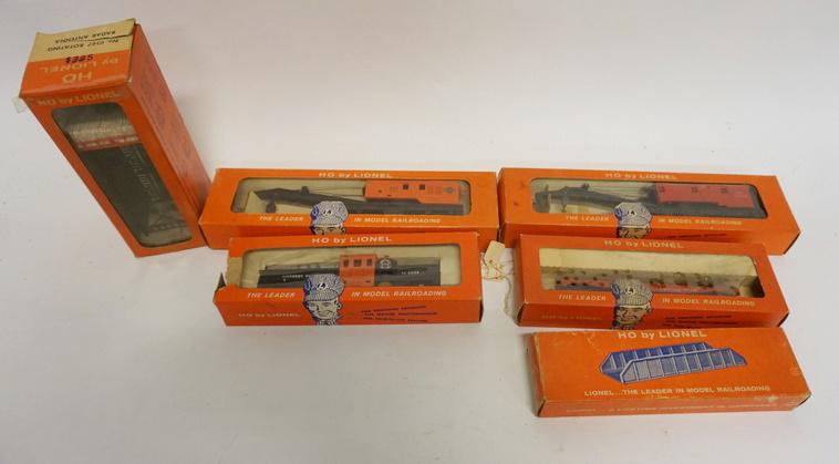 LIONEL HO GAUGE TRAINS (1 of 5)