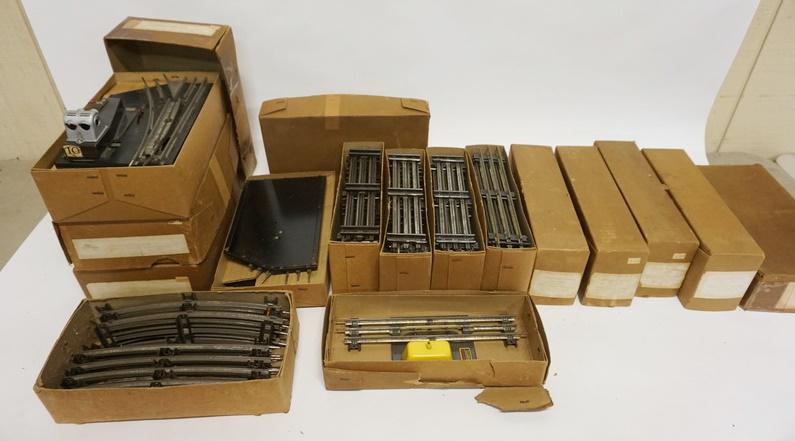 LARGE LOT OF AMERICAN FLYER: LARGE LOT OF AMERICAN FLYER O GAUGE TRACK & SWITCHES