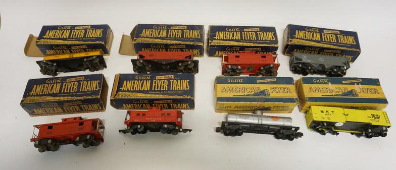LOT OF 8 ASSORTED AMERICAN FLYER TRAIN CARS (1 of 3)