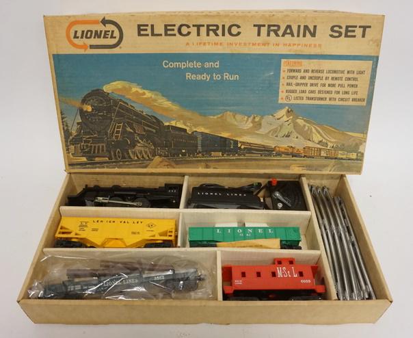 LIONEL O GAUGE TRAIN SET (1 of 2)