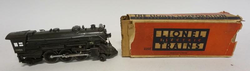 LIONEL TRAIN O GAUGE LOCOMOTIVE (1 of 5)