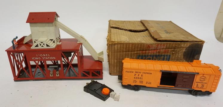 LIONEL O GAUGE ICE DEPOT SET (1 of 3)