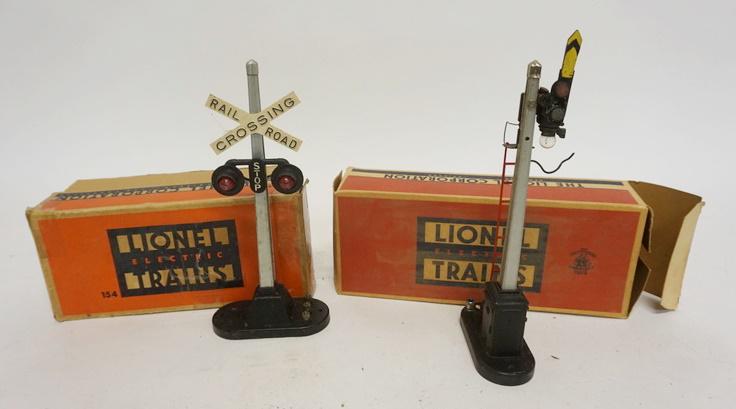 LIONEL O GAUGE #154 & 151 (1 of 2)
