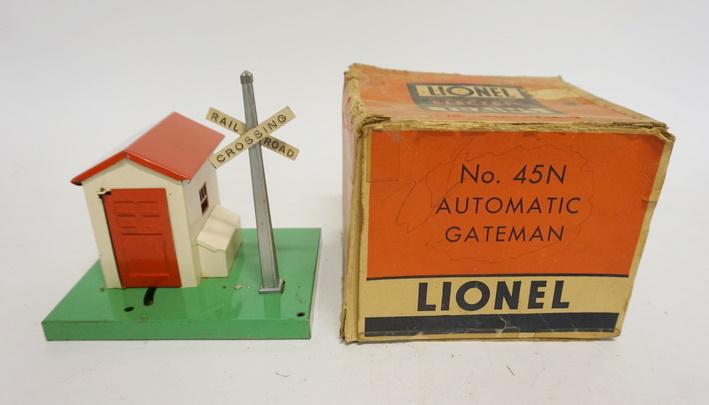LIONEL O GAUGE AUTOMATIC GATEMAN (1 of 2)