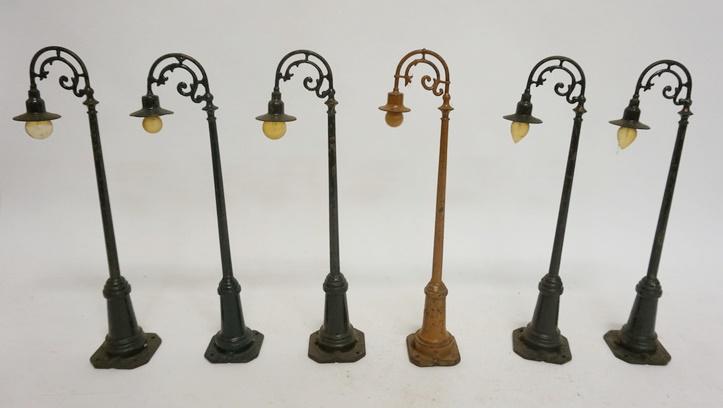 LOT OF 6 EARLY TRAIN METAL POLE LIGHTS (1 of 2)