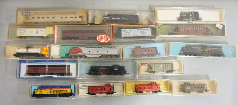 LOT OF N SCALE MODEL TRAINS (1 of 1)