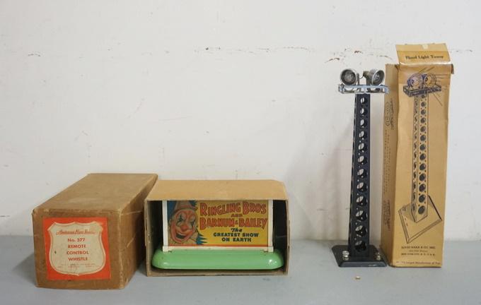 AMERICAN FLYER & LOUIS MARX & CO ACCESSORIES (1 of 4)