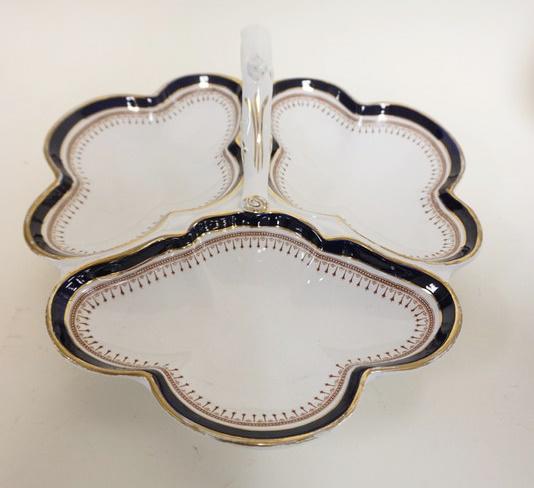 MINTON 3 SECTION SERVER: MINTON 3 SECTION SERVER W/CENTER HANDLE, 10 1/2 IN