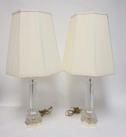 PAIR OF CLEAR GLASS TABLE COLUMN LAMPS (1 of 2)