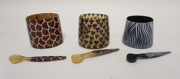 3 ETHNIC DECORATED SAUCE CUPS W/SPOONS: 3 ETHNIC DECORATED SAUCE CUPS W/SPOONS, 2 1/4 IN TO 2 1/2 IN HIGH