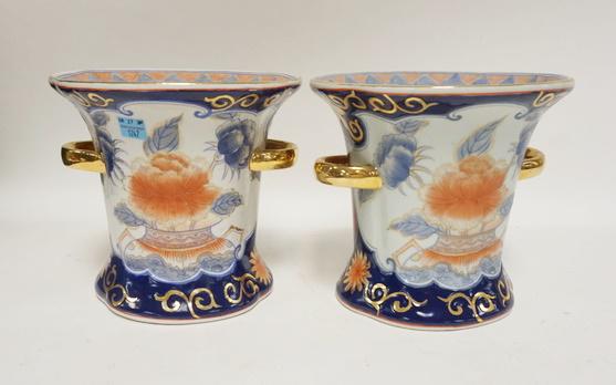 PAIR OF ASIAN DECORATIVE URNS: PAIR OF ASIAN DECORATIVE URNS FROM BBF FINE CUT ART SERVICES, 7 1/4 IN HIGH