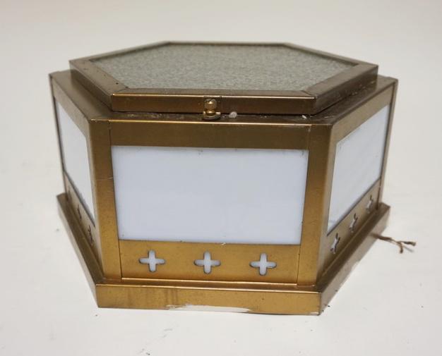 CEILING LIGHT (1 of 4)