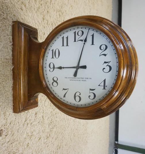 ANTIQUE STANDARD DOUBLE SIDED ELECTRIC WALL CLOCK (1 of 8)