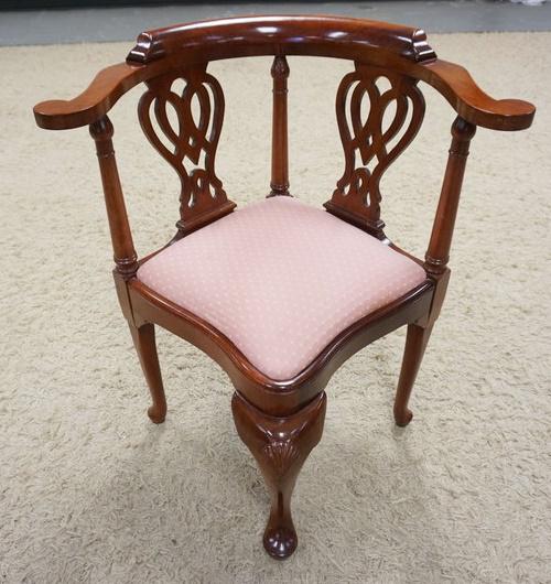 GEORGIAN MAHOGANY CORNER CHAIR: GEORGIAN MAHOGANY CORNER CHAIR *GEORGIAN COLLECTION* 32 IN HIGH
