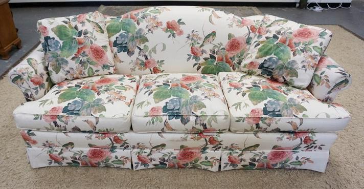 PENNSYLVANIA HOUSE SOFA (1 of 3)