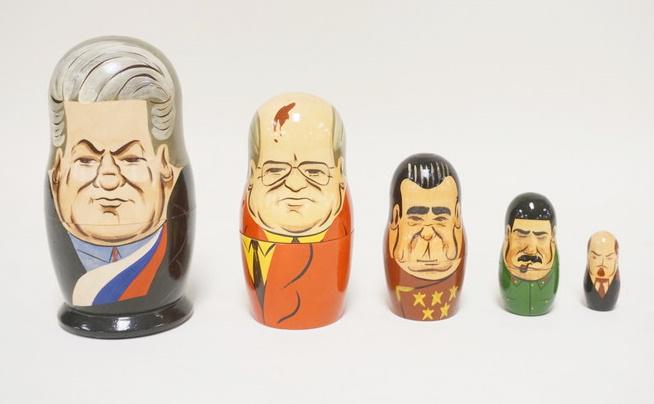 5 PART RUSSIAN NOVELTY NESTING DOLLS: 5 PART RUSSIAN NOVELTY NESTING DOLLS OF RUSSIAN POLITICIANS. 6 1/2 IN H