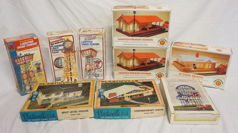 LOT OF MODEL TRAIN ACCESSORIES KITS (1 of 3)