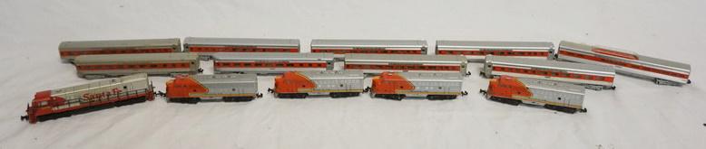 LOT OF TRIX WEST GERMANY SANTA FE MODEL TRAINS (1 of 3)