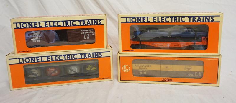 LOT OF 4 LIONEL MODEL TRAIN CARS (1 of 2)